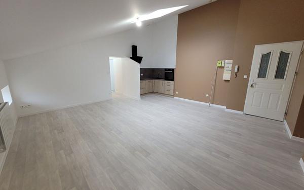 Appartement à louer    3 pièces •  Fains-Véel