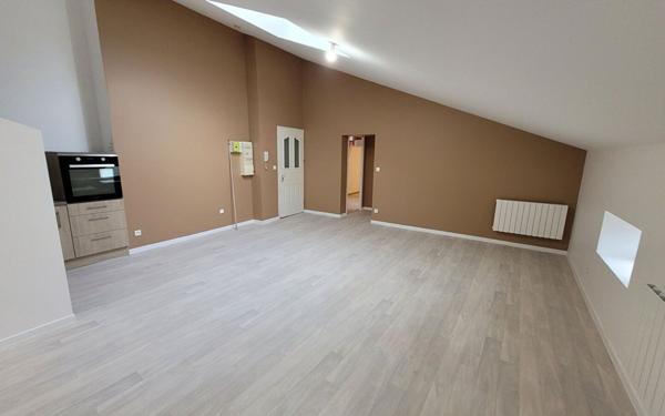 Appartement à louer    3 pièces •  Fains-Véel