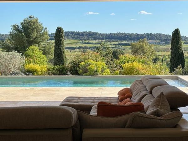 Villa 8 pièce(s) 286 m2 sur terrain de 2800m² +Piscine+ triple garage