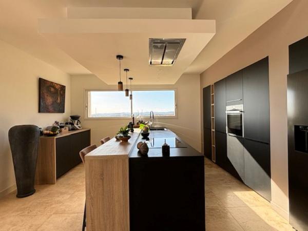 Villa 8 pièce(s) 286 m2 sur terrain de 2800m² +Piscine+ triple garage