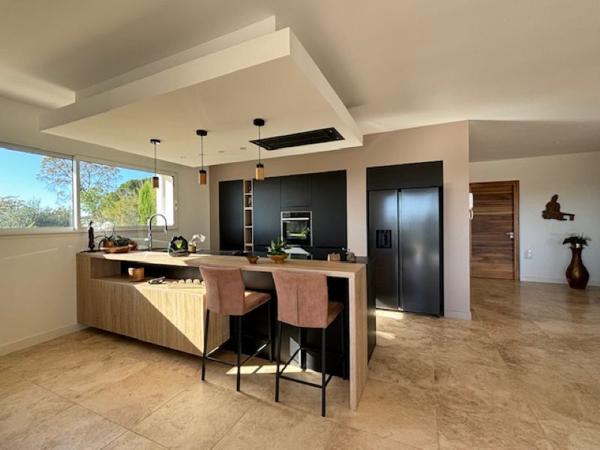 Villa 8 pièce(s) 286 m2 sur terrain de 2800m² +Piscine+ triple garage