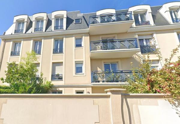 Appartement
         3 pièces
        - 65 m² 450 000 € *