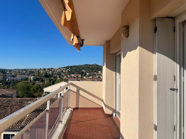 Manosque, appartement 5 pièces, balcons, caves, garage et place de parking