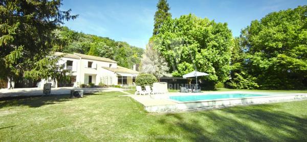 PUYMOYEN - 10 MINUTES D'ANGOULEME - SUPERBE MAISON EN PIERRES DE 260 M², LOGEMENT INDÉPENDANT, 3 GARAGES, LE TOUT SUR TERRAIN CLOS DE 5 266 m²