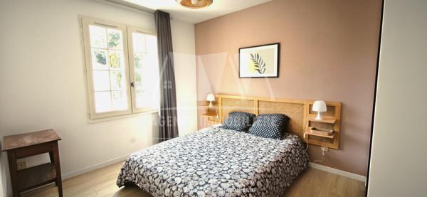 PUYMOYEN - 10 MINUTES D'ANGOULEME - SUPERBE MAISON EN PIERRES DE 260 M², LOGEMENT INDÉPENDANT, 3 GARAGES, LE TOUT SUR TERRAIN CLOS DE 5 266 m²