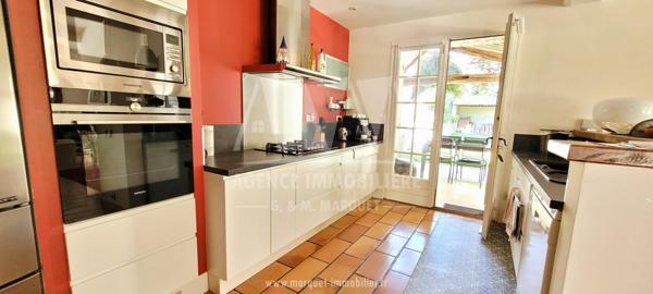 PUYMOYEN - 10 MINUTES D'ANGOULEME - SUPERBE MAISON EN PIERRES DE 260 M², LOGEMENT INDÉPENDANT, 3 GARAGES, LE TOUT SUR TERRAIN CLOS DE 5 266 m²
