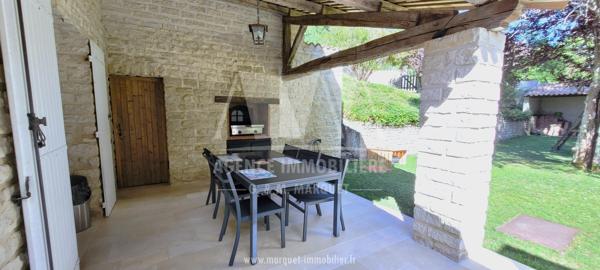 PUYMOYEN - 10 MINUTES D'ANGOULEME - SUPERBE MAISON EN PIERRES DE 260 M², LOGEMENT INDÉPENDANT, 3 GARAGES, LE TOUT SUR TERRAIN CLOS DE 5 266 m²