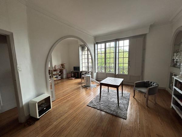 Immeuble à Carcassonne : 1 local, 2 appartements et une dépendance