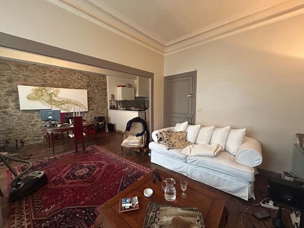 Immeuble à Carcassonne : 1 local, 2 appartements et une dépendance