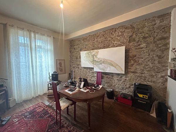 Immeuble à Carcassonne : 1 local, 2 appartements et une dépendance