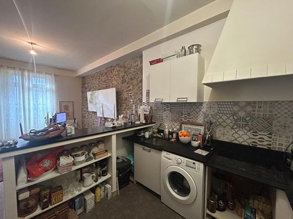 Immeuble à Carcassonne : 1 local, 2 appartements et une dépendance