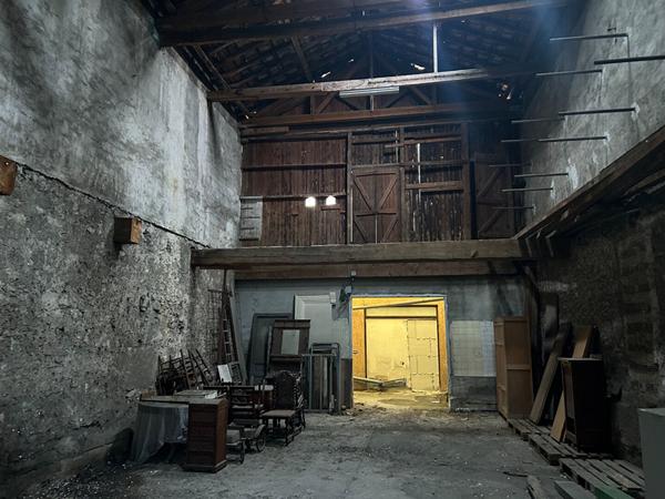 Immeuble à Carcassonne : 1 local, 2 appartements et une dépendance