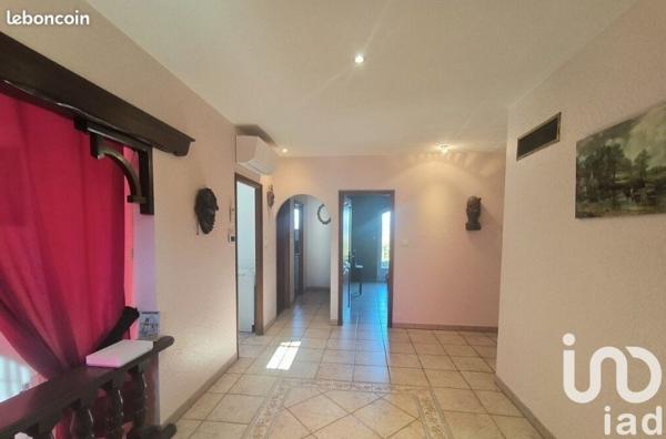 Maison traditionnelle 5 pièces de 141 m² à Douzens (11700)