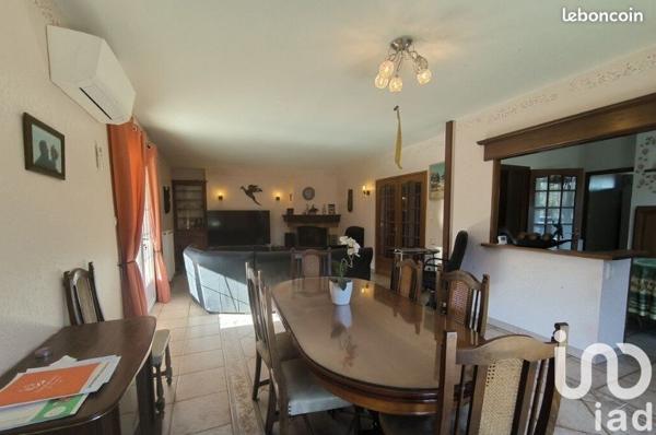 Maison traditionnelle 5 pièces de 141 m² à Douzens (11700)