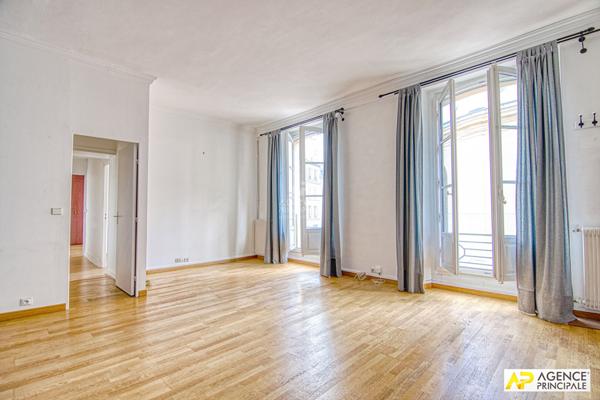 Versailles Notre-Dame Appartement 3 pièces 66,42 m² situé au 1er étage avec cave €548 000 ** - Référence 27459