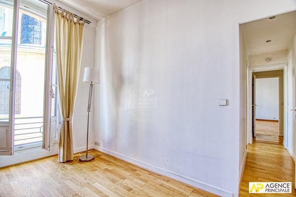 Versailles Notre-Dame Appartement 3 pièces 66,42 m² situé au 1er étage avec cave €548 000 ** - Référence 27459