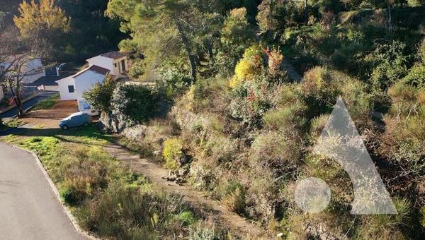 Terrain 889 m2