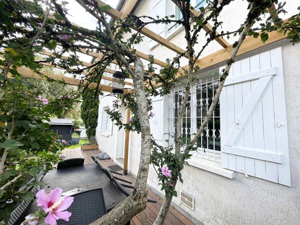 PESSAC - SAIGE - - Maison 4 pièces principales - 3 chambres - Jardin