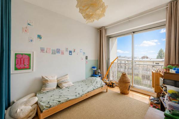A vendre superbe appartement T5 rénové dernier étage Nantes Monselet Terrasse garage et cave , Nantes A vendre superbe appartement T5 rénové dernier étage Nantes Monselet Terrasse garage et cave , Nantes