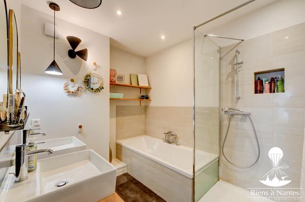 A vendre superbe appartement T5 rénové dernier étage Nantes Monselet Terrasse garage et cave , Nantes A vendre superbe appartement T5 rénové dernier étage Nantes Monselet Terrasse garage et cave , Nantes