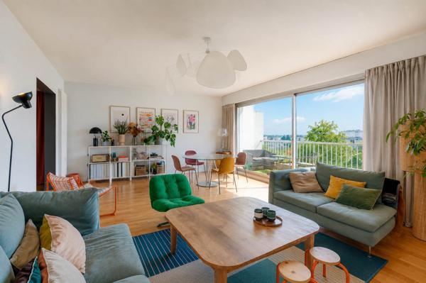 A vendre superbe appartement T5 rénové dernier étage Nantes Monselet Terrasse garage et cave , Nantes A vendre superbe appartement T5 rénové dernier étage Nantes Monselet Terrasse garage et cave , Nantes
