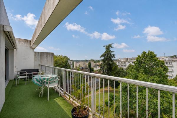A vendre superbe appartement T5 rénové dernier étage Nantes Monselet Terrasse garage et cave , Nantes A vendre superbe appartement T5 rénové dernier étage Nantes Monselet Terrasse garage et cave , Nantes
