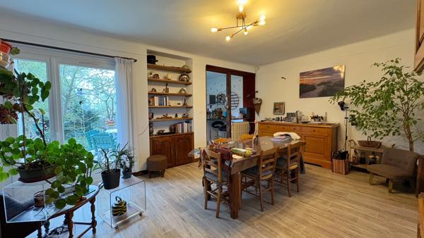 Maison
                                                                                                                                                                                                                                                                                                                        7 pièce(s)                                                                                                                                                                                                          5 chambre(s)                                                                                                                                                                                                          174  m²