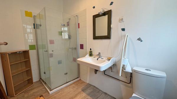 Maison
                                                                                                                                                                                                                                                                                                                        7 pièce(s)                                                                                                                                                                                                          5 chambre(s)                                                                                                                                                                                                          174  m²
