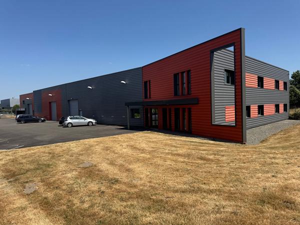 A VENDRE ensemble industriel de 1701 m² aux Sorinieres
