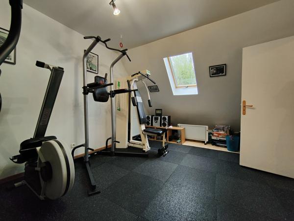 Joli pavillon traditionnel de 150 M² habitable, comprenant séjour double avec cinq chambres sur 500m² de terr Allonne (60000)