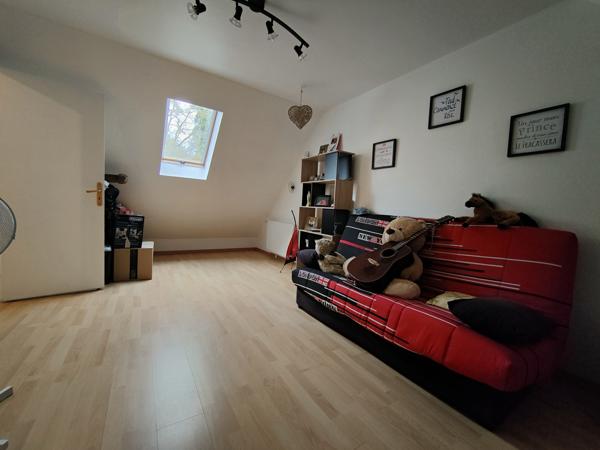 Joli pavillon traditionnel de 150 M² habitable, comprenant séjour double avec cinq chambres sur 500m² de terr Allonne (60000)