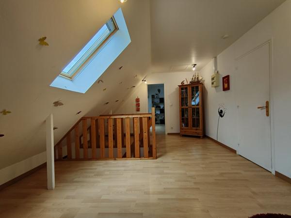 Joli pavillon traditionnel de 150 M² habitable, comprenant séjour double avec cinq chambres sur 500m² de terr Allonne (60000)