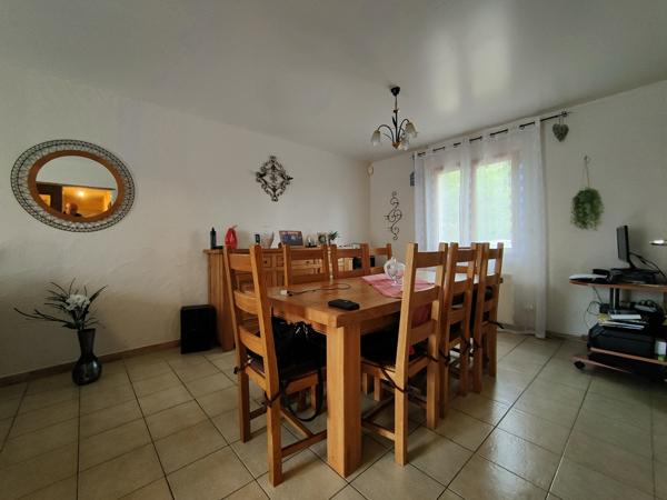 Joli pavillon traditionnel de 150 M² habitable, comprenant séjour double avec cinq chambres sur 500m² de terr Allonne (60000)