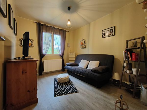 Joli pavillon traditionnel de 150 M² habitable, comprenant séjour double avec cinq chambres sur 500m² de terr Allonne (60000)