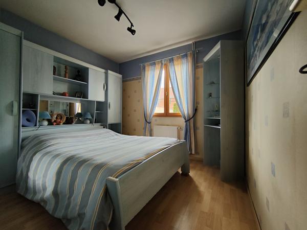 Joli pavillon traditionnel de 150 M² habitable, comprenant séjour double avec cinq chambres sur 500m² de terr Allonne (60000)