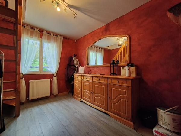 Joli pavillon traditionnel de 150 M² habitable, comprenant séjour double avec cinq chambres sur 500m² de terr Allonne (60000)