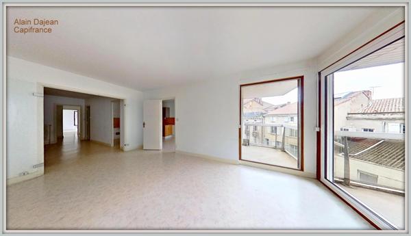 Appartement à vendre 3 pièces -91 M2 - Hypercentre AGEN (47)-3 ième étage avec ascenseur-Balcons
