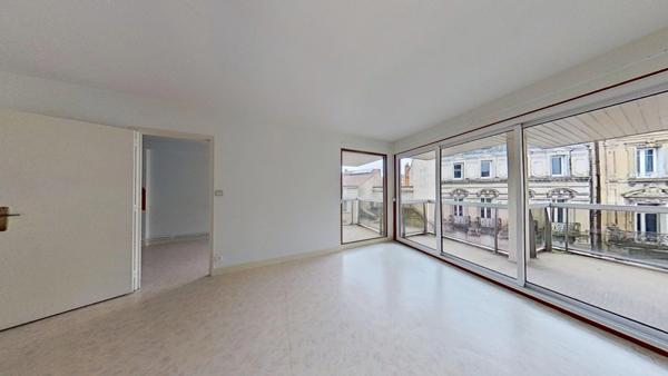 Appartement à vendre 3 pièces -91 M2 - Hypercentre AGEN (47)-3 ième étage avec ascenseur-Balcons