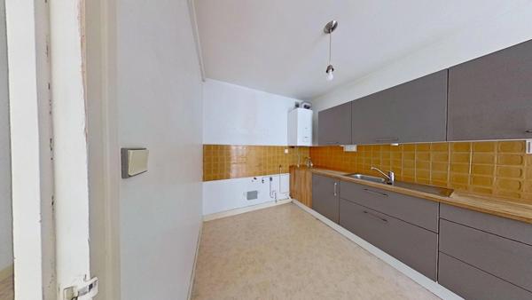 Appartement à vendre 3 pièces -91 M2 - Hypercentre AGEN (47)-3 ième étage avec ascenseur-Balcons