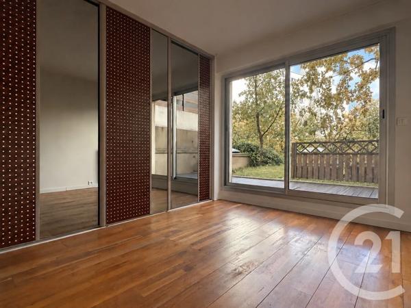 Appartement F3 à vendre  3 pièces - 65,83 m 2   PARIS  - 75018