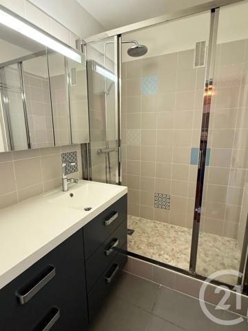 Appartement F3 à vendre  3 pièces - 65,83 m 2   PARIS  - 75018
