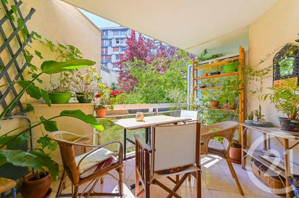 Appartement F3 à vendre  3 pièces - 65,83 m 2   PARIS  - 75018