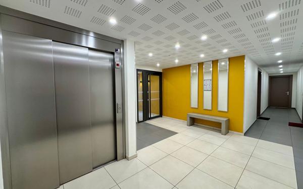 Appartement à vendre    2 pièces • 45,48 m2 Fréjus