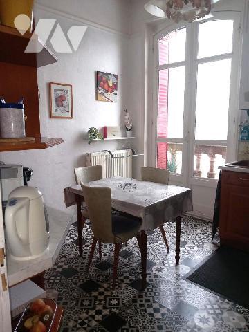 DEUX PIECES 53 m² - Cave et parking - centre-ville