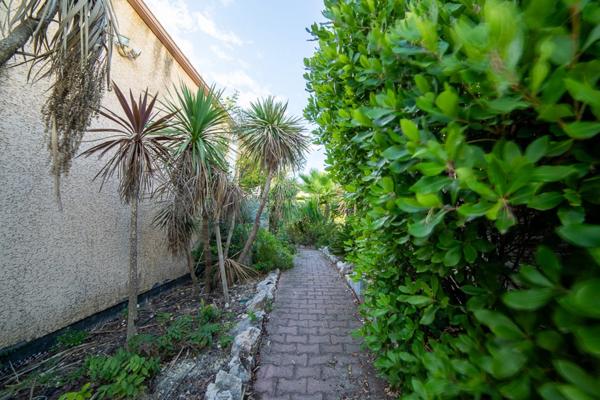 🌴 EXCLUSIVITÉ – Villa de Prestige avec Piscine et Jardin Méditerranéen sur les hauteurs de Juvignac