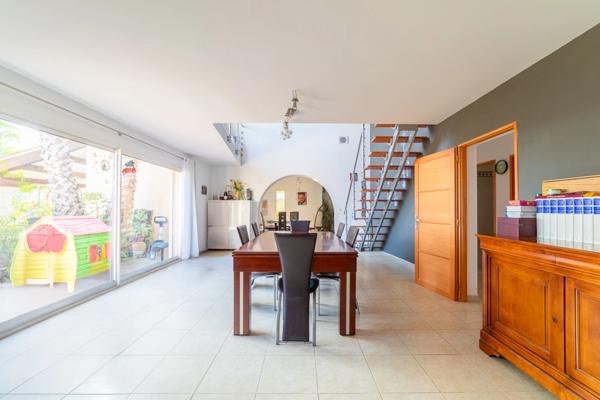 🌴 EXCLUSIVITÉ – Villa de Prestige avec Piscine et Jardin Méditerranéen sur les hauteurs de Juvignac