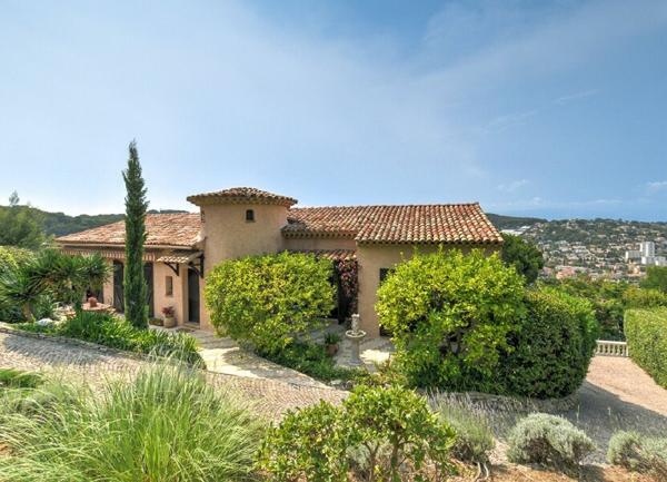 Maison à vendre    5 pièces • 231 m2 Vallauris