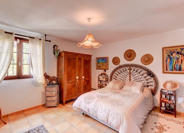 Maison à vendre    5 pièces • 231 m2 Vallauris