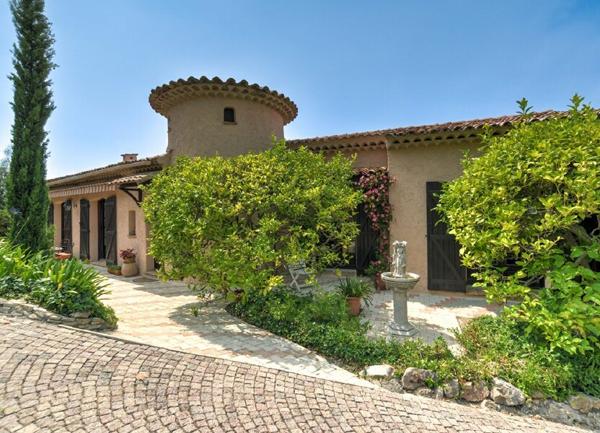 Maison à vendre    5 pièces • 231 m2 Vallauris