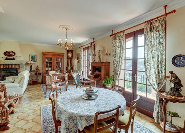 Maison à vendre    5 pièces • 231 m2 Vallauris